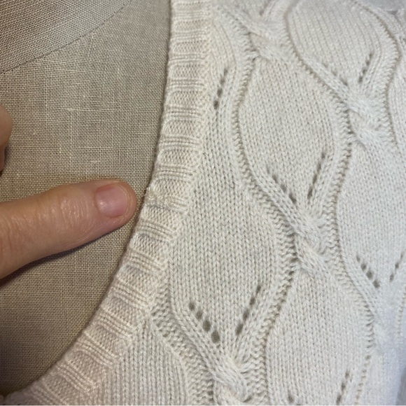 Pure cashmere ivory vneck sweater - Picture 9 of 9